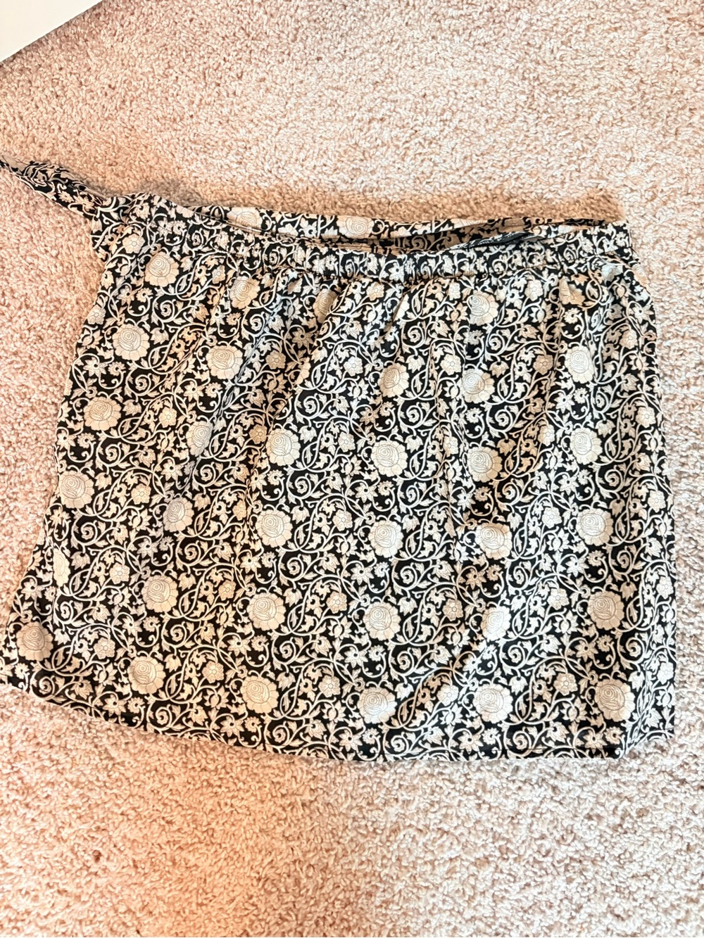 Universal Thread Black & Cream Floral Wrap Mini Skirt Size L NWT